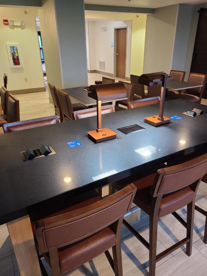 Holiday Inn Express Hotel & Suites Sheldon By Ihg Экстерьер фото