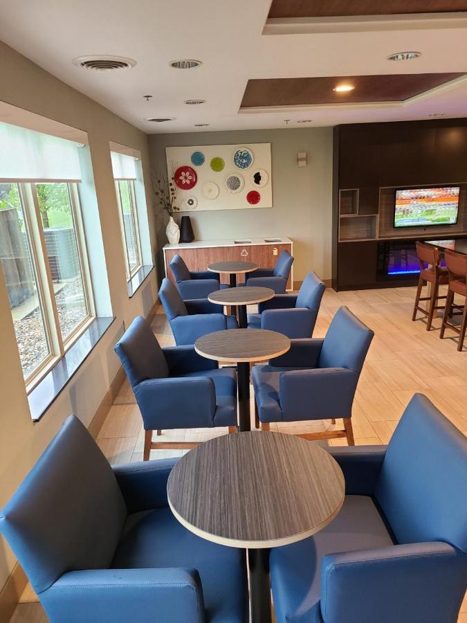 Holiday Inn Express Hotel & Suites Sheldon By Ihg Экстерьер фото
