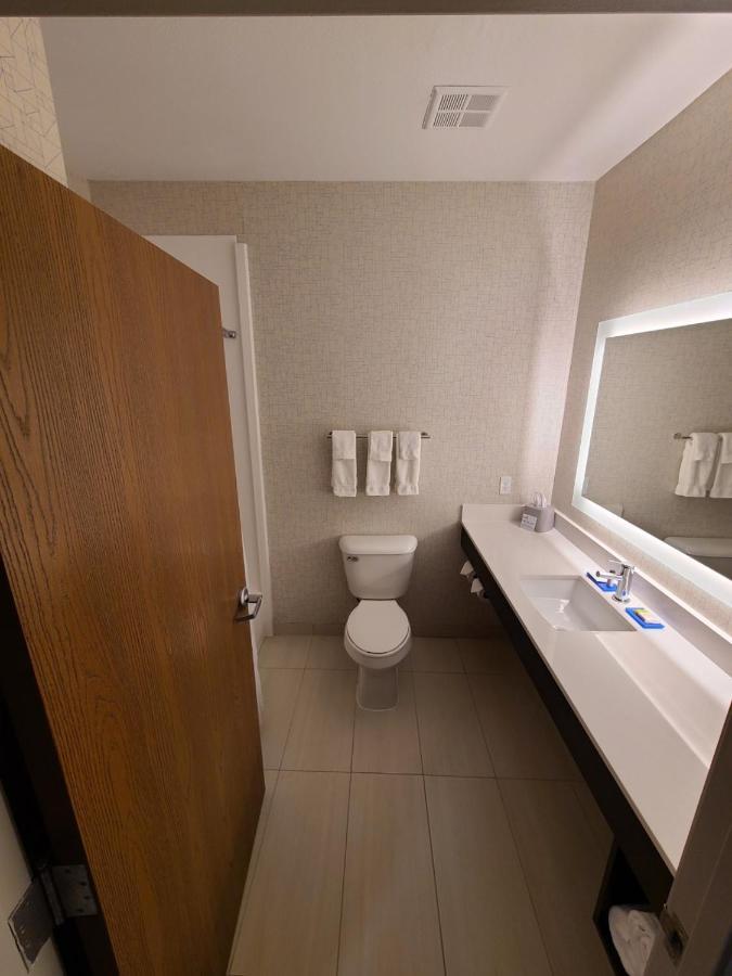 Holiday Inn Express Hotel & Suites Sheldon By Ihg Экстерьер фото