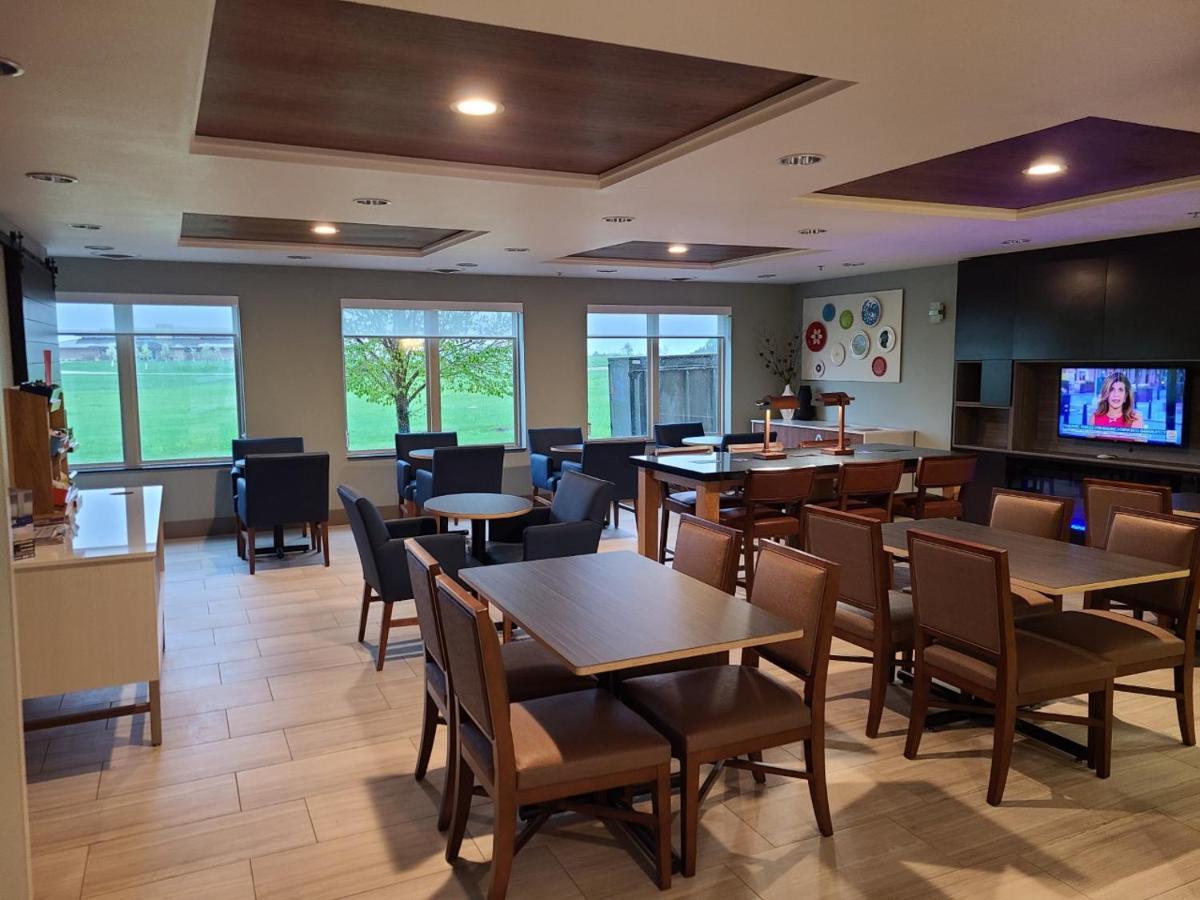 Holiday Inn Express Hotel & Suites Sheldon By Ihg Экстерьер фото